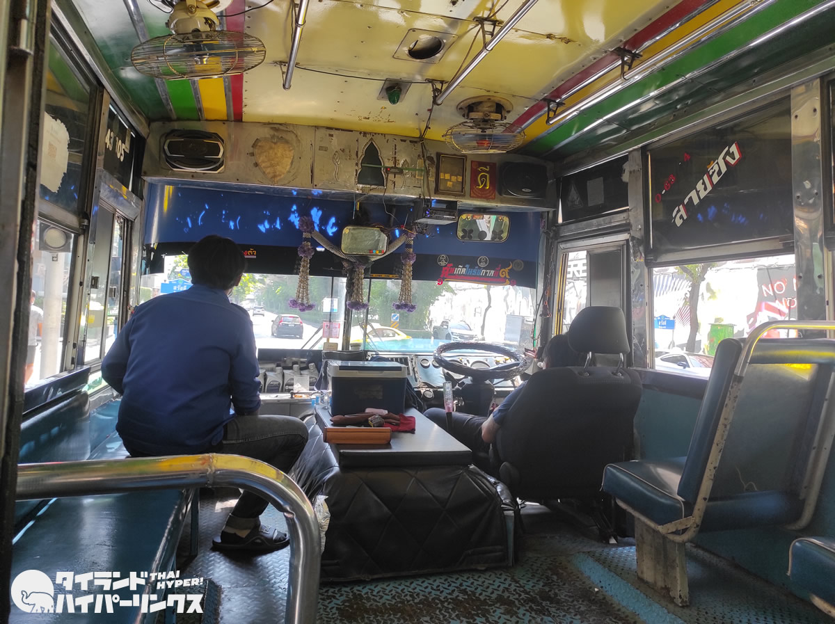 バンコクのノーエアコン路線バスは一律運賃で楽々乗車 | タイランド